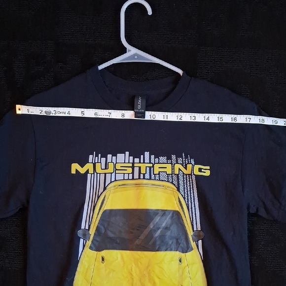 Gildan Black T‑Shirt with Yellow Mustang Car Graphic - Picture 4 of 7